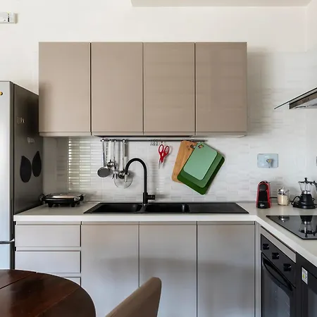 Guesthost - Porta Portese Modern Terrace * Rom