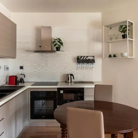 Apartment Guesthost - Porta Portese Modern Terrace Rom