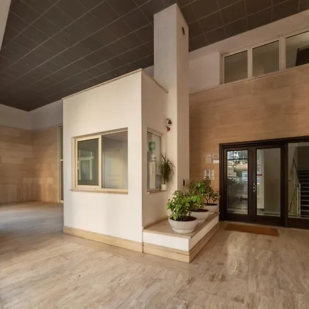 Guesthost - Porta Portese Modern Terrace Apartment Rome