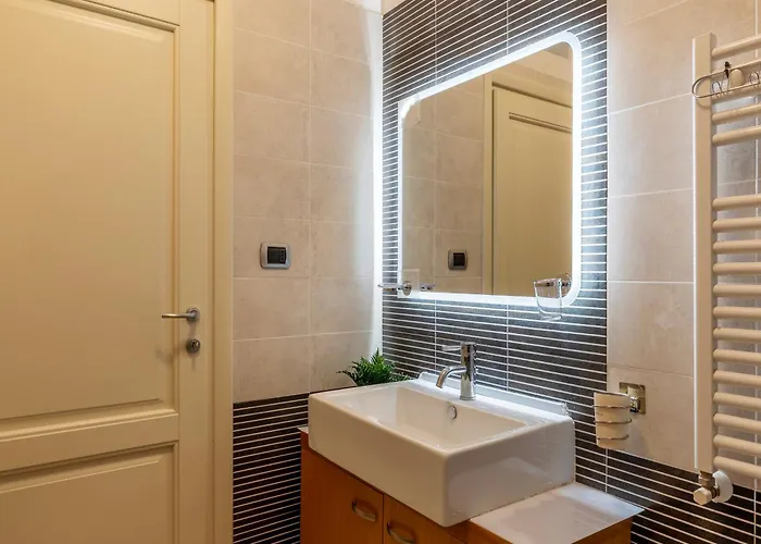 Guesthost - Porta Portese Modern Terrace Apartment Rome