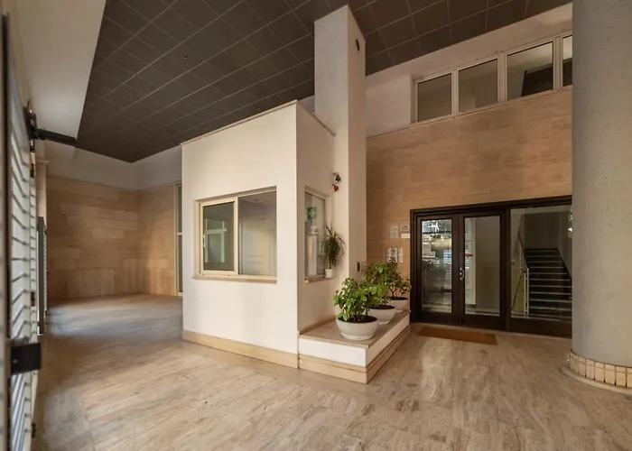 Guesthost - Porta Portese Modern Terrace Apartment Rome